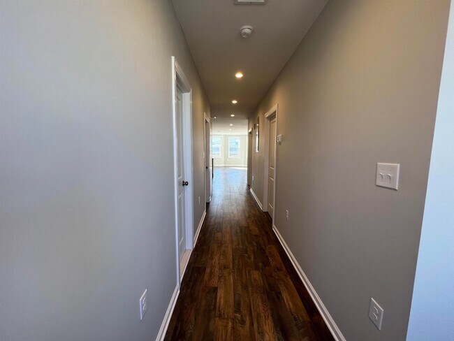 Building Photo - 440 Ave E