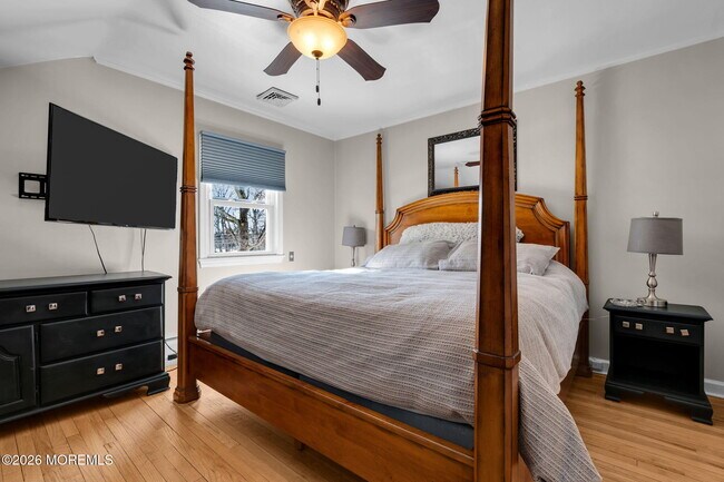 Building Photo - 506 6th Ave