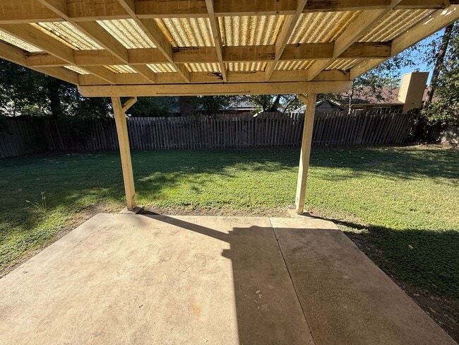 Building Photo - 412 Baumann Dr