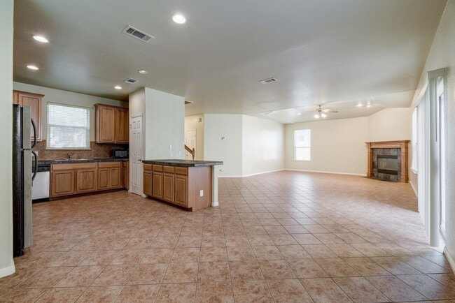 Building Photo - 5304 Evans Ave