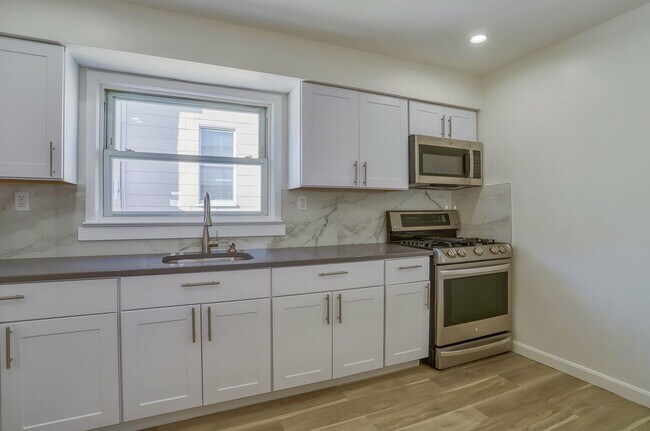 Building Photo - 157 Neptune Ave