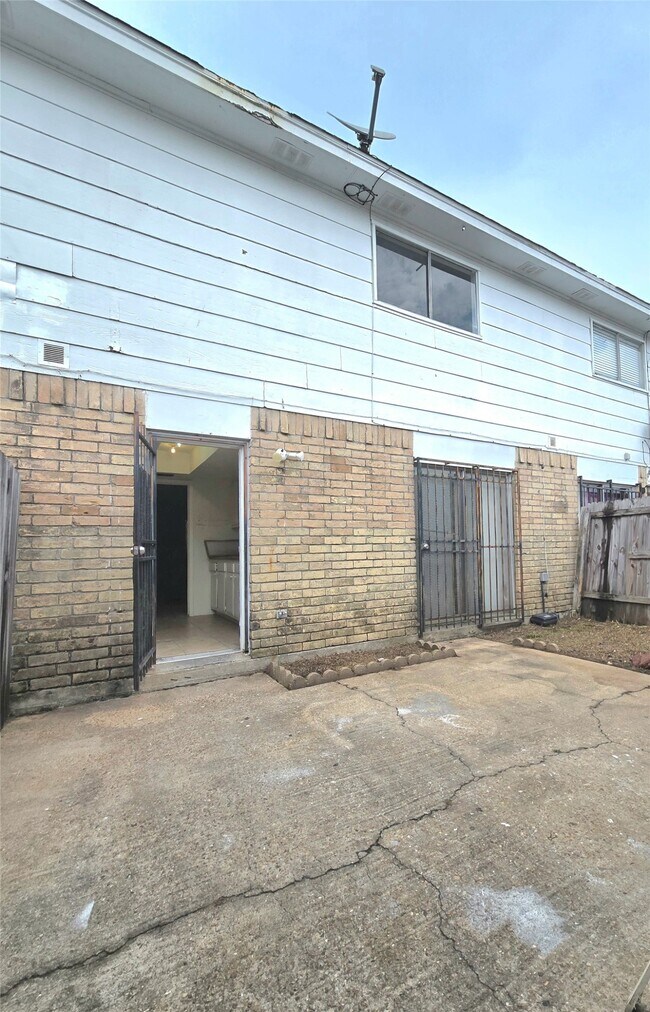 Building Photo - 7063 Chasewood Dr