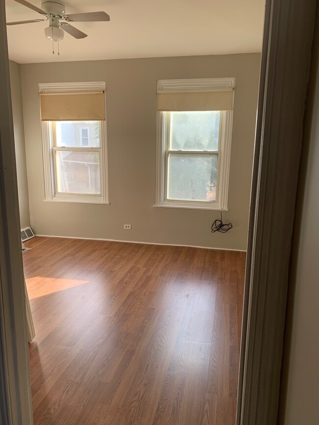 Front bedroom - 528 Mulberry St