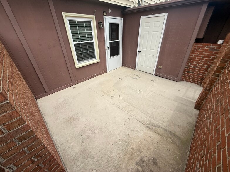Back patio with storage shed - 4640 Old Lantern Way