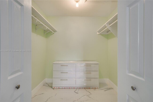 Building Photo - 4406 SW 37th Ave