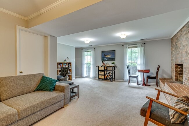 Building Photo - Spacious 4-bedroom home in West Springfield!