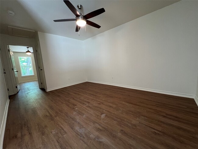 Building Photo - 1231 Sycamore Ave