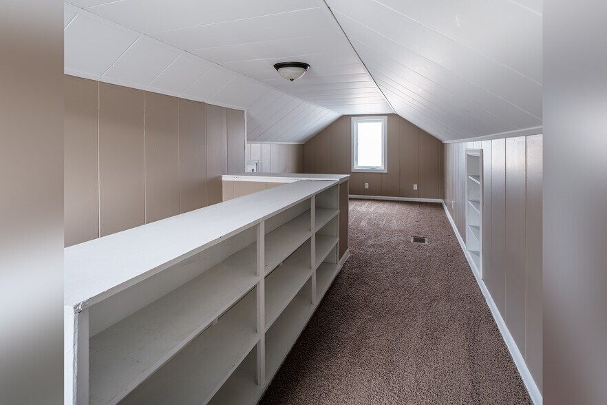Upstairs Storage - 418 18th Ave SW