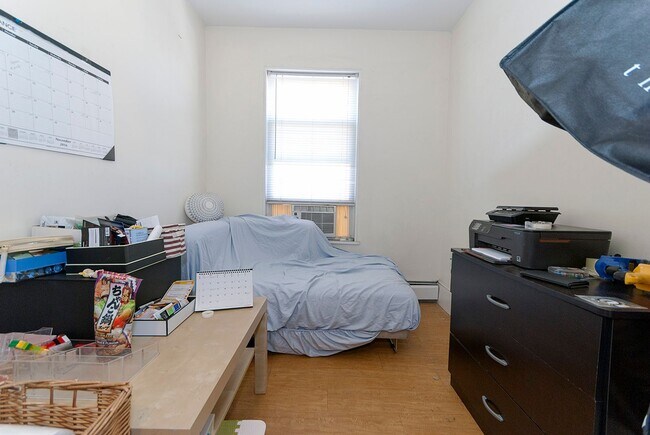 Building Photo - 2bed plus den in Allston Near Boston University - $3000
