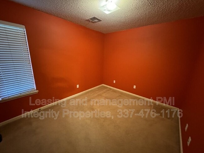 Building Photo - 109 Sugarcreek Dr
