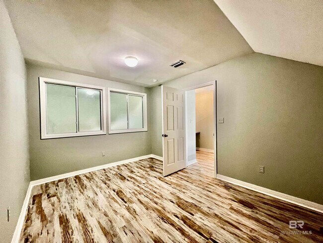Building Photo - 444 Clubhouse Dr
