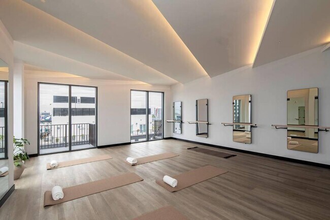 Building Photo - 2160 N Miami Ave