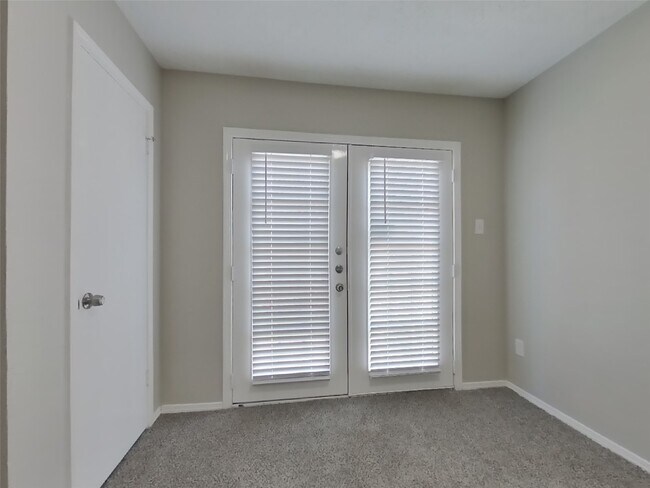 Building Photo - 6922 Clee Ln