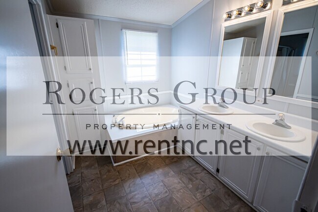 Building Photo - Homes for rent in Henderson NC - 210 Old T...