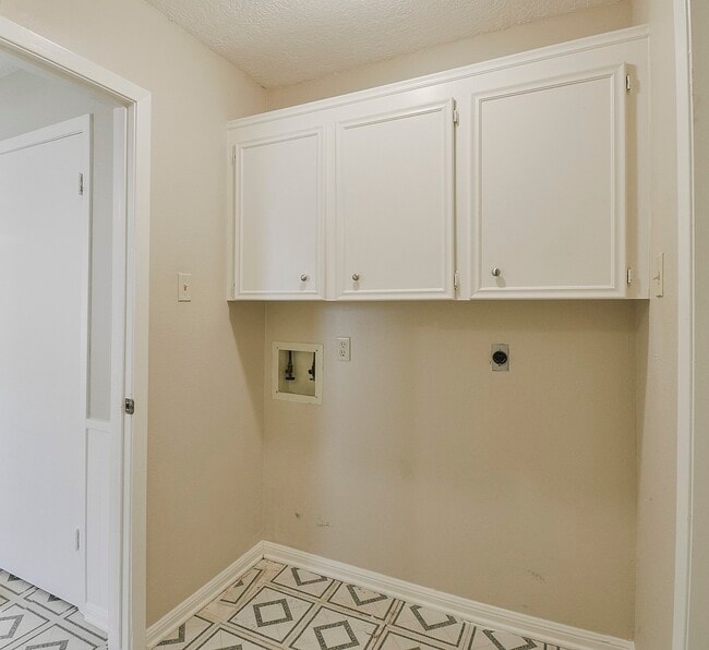 Building Photo - 419 S Starboard St