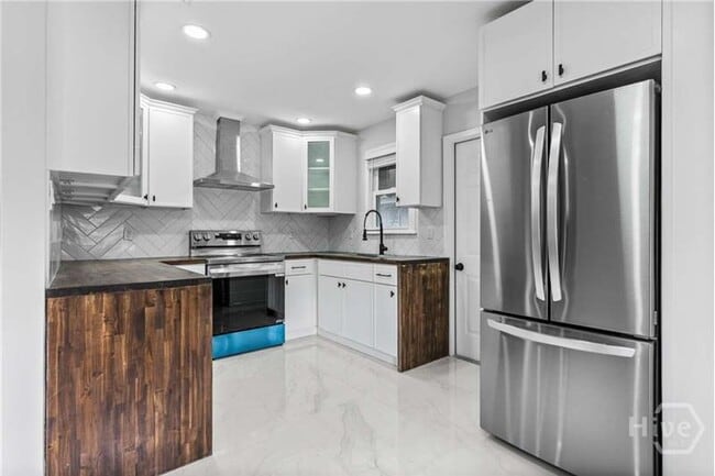 Building Photo - 2102 Auburn St