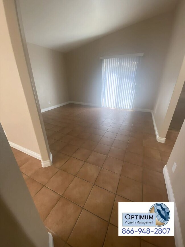 Building Photo - Charming 3-Bedroom, 2-Bathroom Home with E...