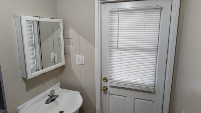 Building Photo - 107 Bancroft Dr