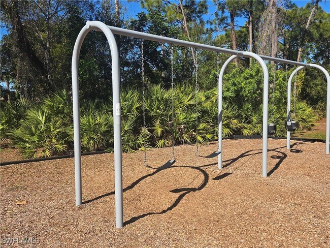 Building Photo - 22161 Tallwood Ct