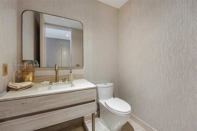 Building Photo - 18975 Collins Ave