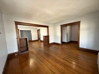 Building Photo - 950 Arkwright St N