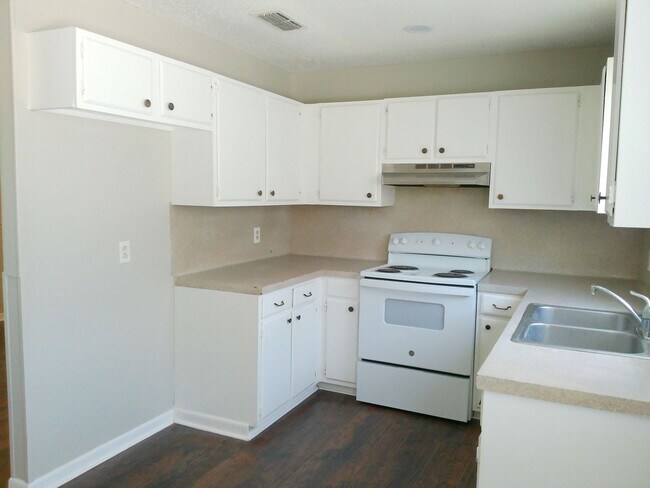 Building Photo - 1710 Sun Beam Dr