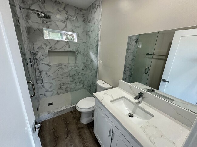 Building Photo - New (2025) 4 Bedroom House with High Ceilings