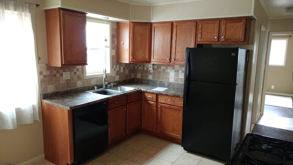 Kitchen (dishwasher included) - 510 S 72nd St
