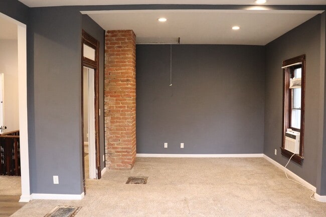 Building Photo - 6801 Lexington Ave