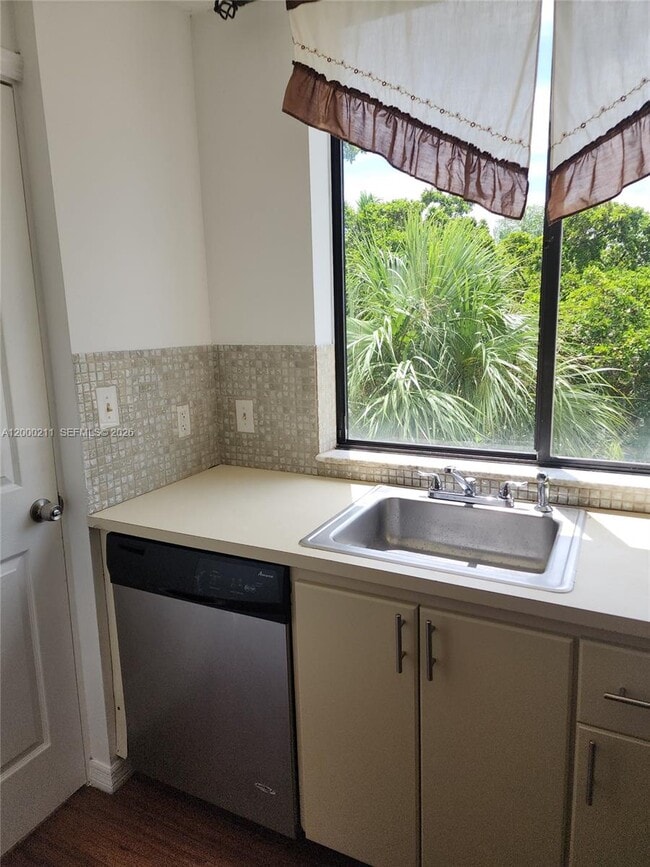 Building Photo - 4222 Inverrary Blvd