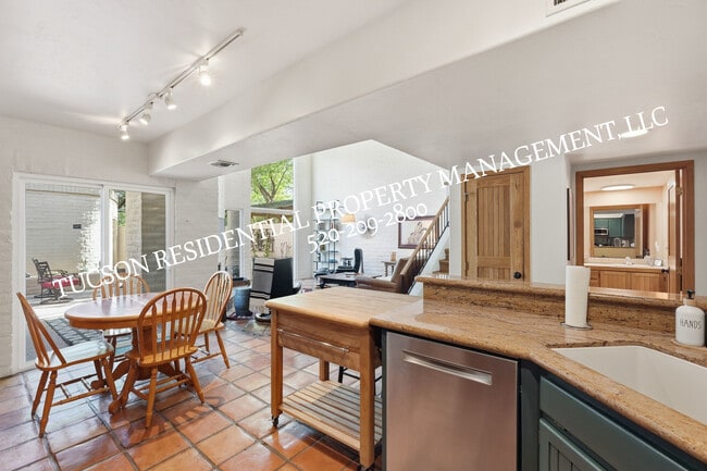 Building Photo - 2824 E Sierra Vista Rd