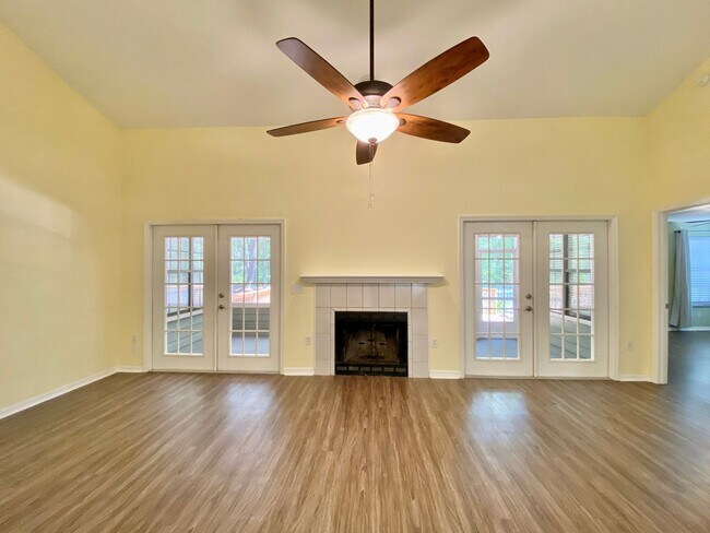 Building Photo - Charming 4BR Home in Haile Plantation with...