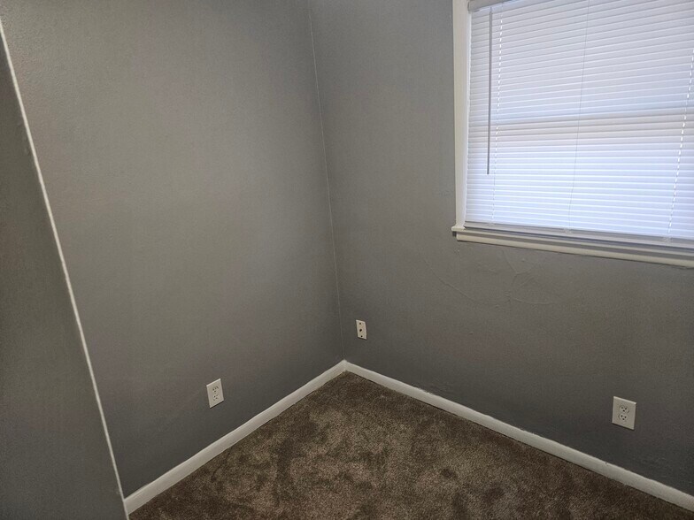 Building Photo - 1112 13th St S