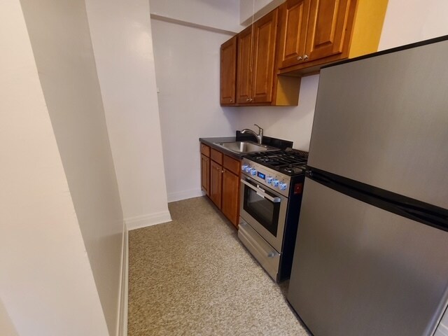 Primary Photo - 5625 N Winthrop Ave