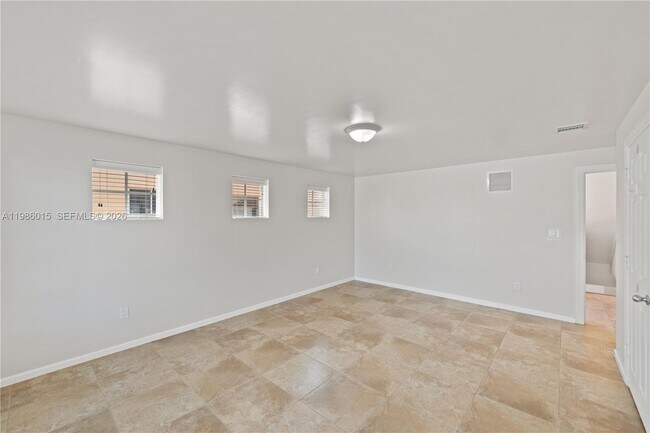 Building Photo - 819 SW 7th Ave