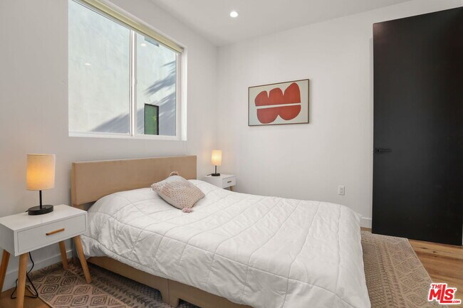 Building Photo - 1520 Magnolia Ave