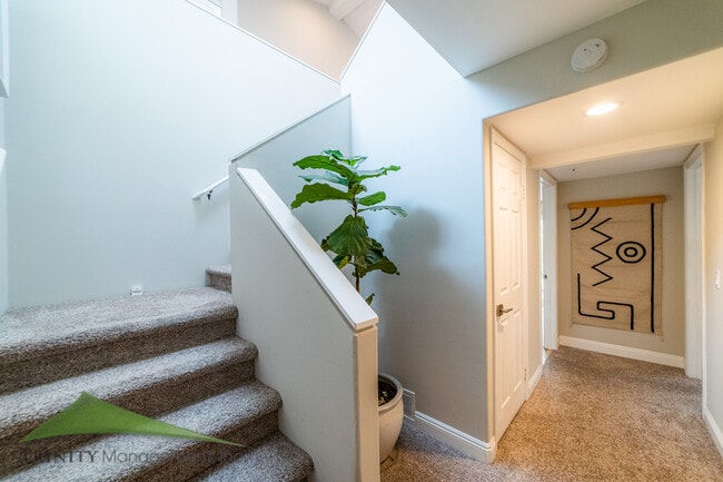 Building Photo - 567 Forrest Bluff