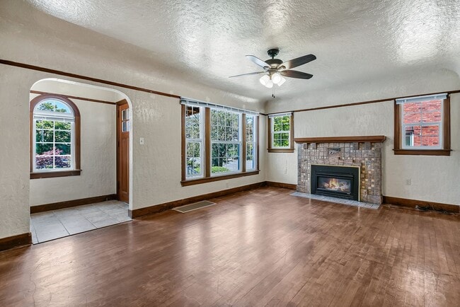 Building Photo - Charming 3 Bedroom Home in Bremerton