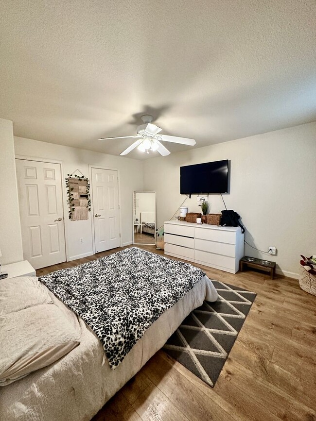 Building Photo - Davis - Centrally Located Home
