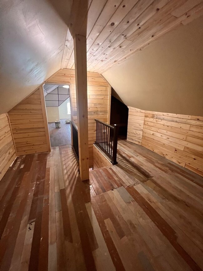 Building Photo - 3 Bedrooms, 1 Bathroom & w/upper loft Single Family with Garage - Staples