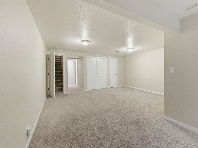 Building Photo - Excellent 4-Bedroom Condo in West Fort Collins!