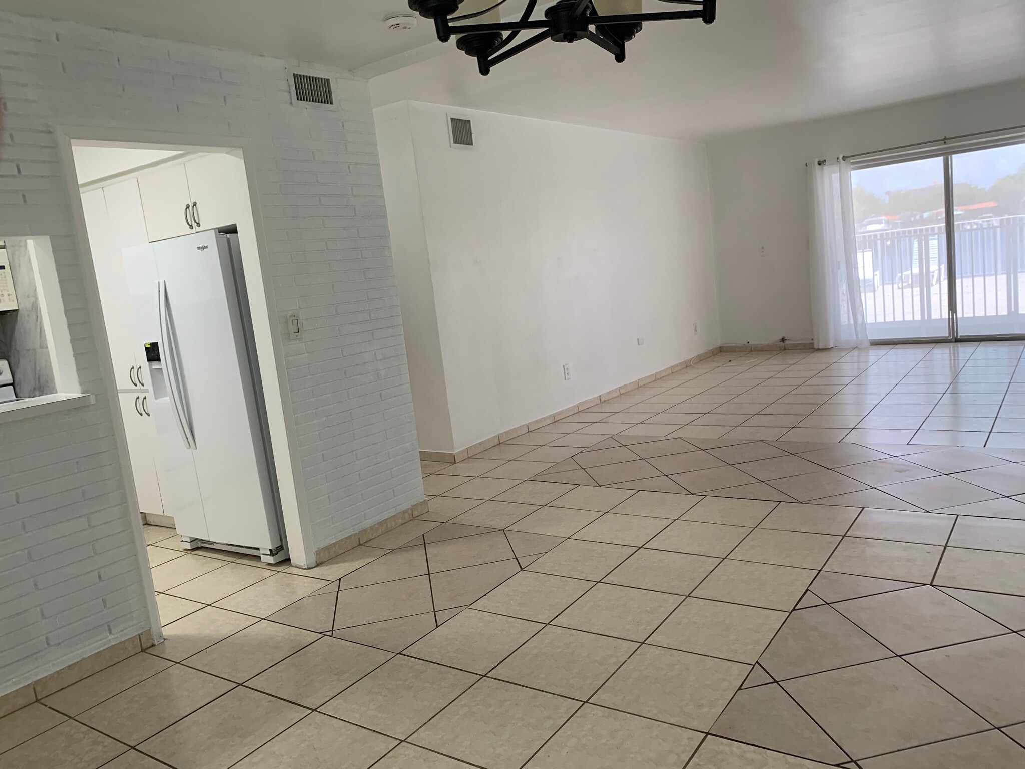 Building Photo - 2225 NE 123rd St