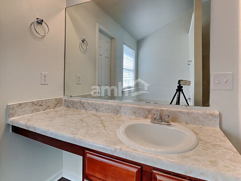 Building Photo - 367 Hidden Creek Ln