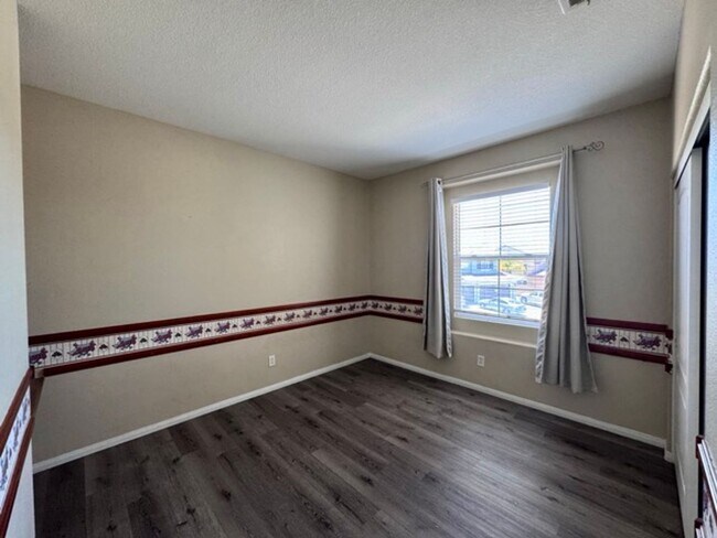 Building Photo - Murrieta Home with 6 Bedrooms plus a Bonus...