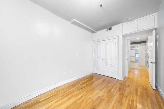 Building Photo - 306 2nd St