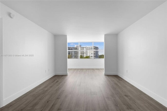 Building Photo - 1300 NE Miami Gardens Dr