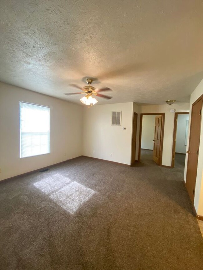 Primary Photo - 2 Bedroom Apartment by the Maple Avenue Na...