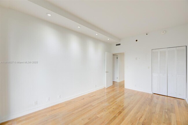 Building Photo - 151 Crandon Blvd