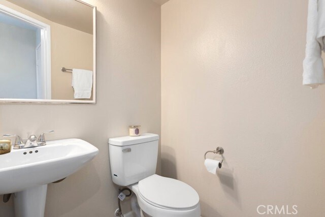 Building Photo - 2410 W Orangethorpe Ave