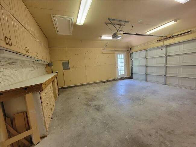 Building Photo - 1709 Autumn Fire Dr